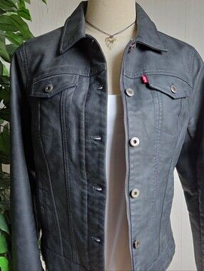 Levi's Trucker Jacket - Size M